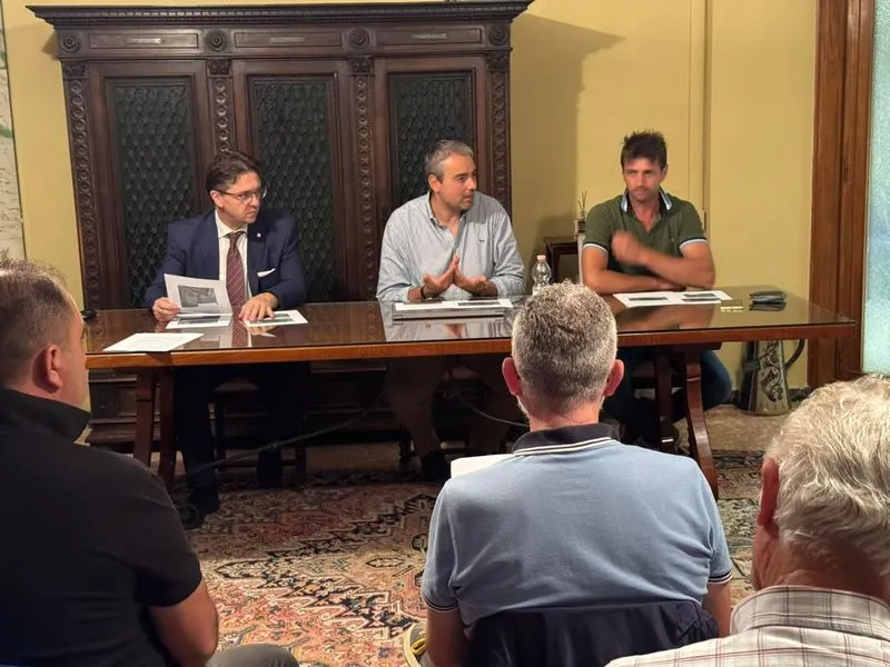 TROFARELLO - Nuovo parco fotovoltaico Rfi, Il Comune: «Nessun suolo agricolo sottratto alle nostre aziende locali»