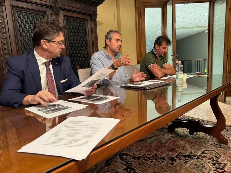 TROFARELLO - Nuovo parco fotovoltaico Rfi, Il Comune: «Nessun suolo agricolo sottratto alle nostre aziende locali»