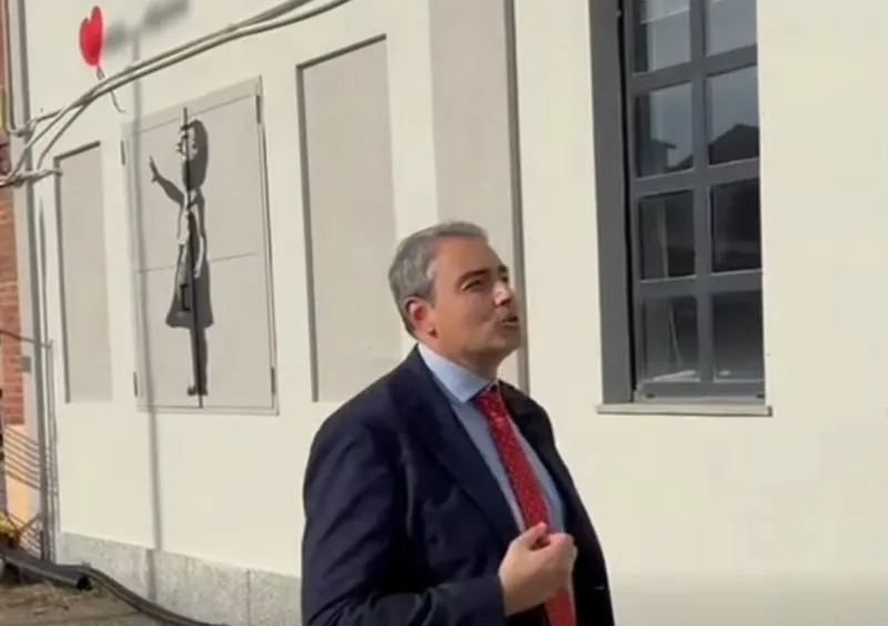 TROFARELLO - Sei murales dedicati a Banksy abbelliscono le pareti del polo culturale