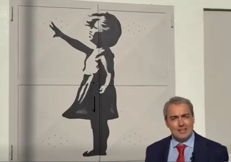 TROFARELLO - Sei murales dedicati a Banksy abbelliscono le pareti del polo culturale