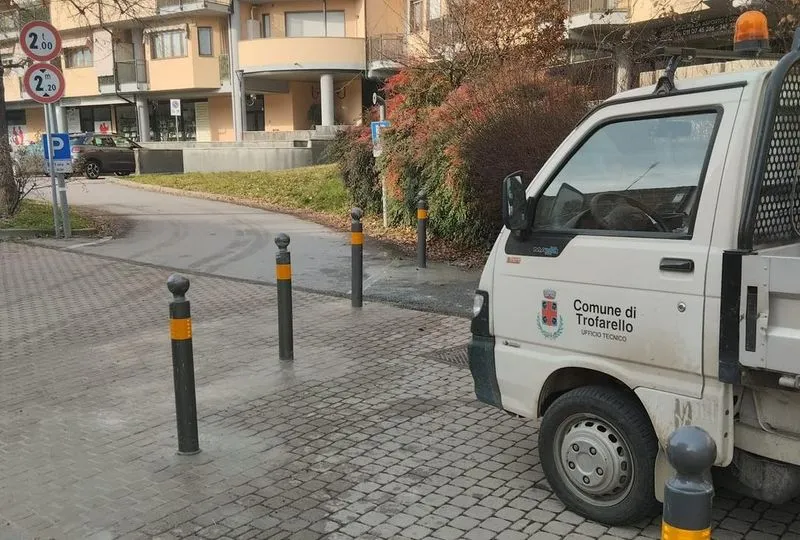 TROFARELLO - Aperto il parcheggio in via Garibaldi, nuovi stalli al campo sportivo Mazzola - FOTO