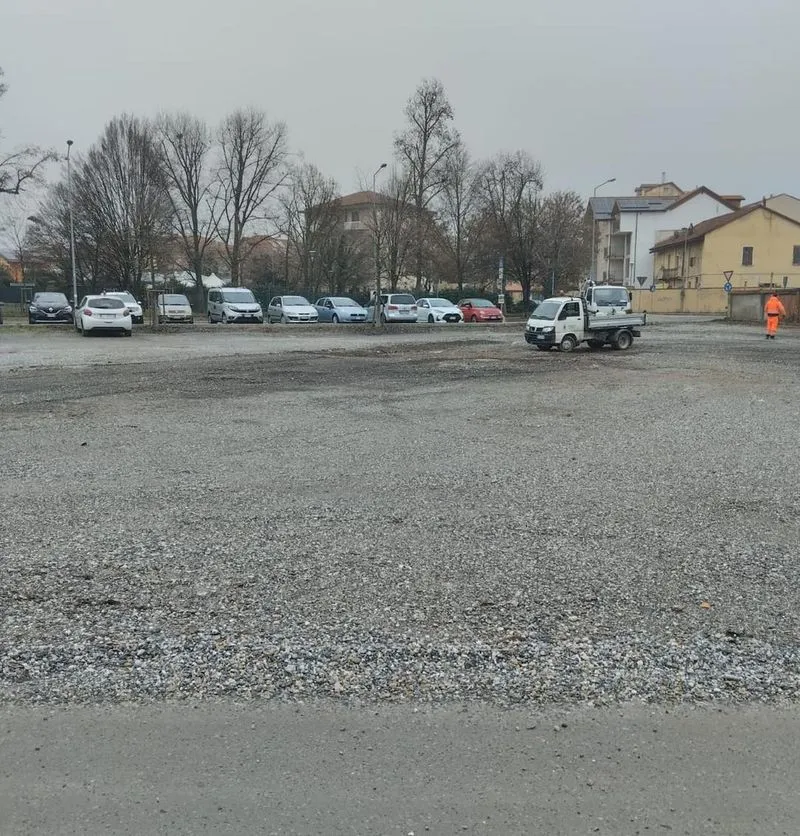 TROFARELLO - Aperto il parcheggio in via Garibaldi, nuovi stalli al campo sportivo Mazzola - FOTO