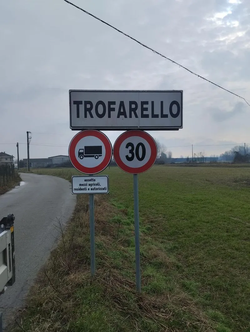 TROFARELLO - Aperto il parcheggio in via Garibaldi, nuovi stalli al campo sportivo Mazzola - FOTO