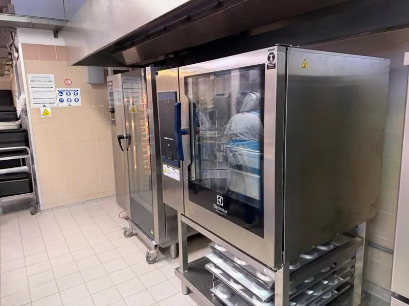 TROFARELLO - Sopralluogo del sindaco alla mensa delle scuola: servizio promosso