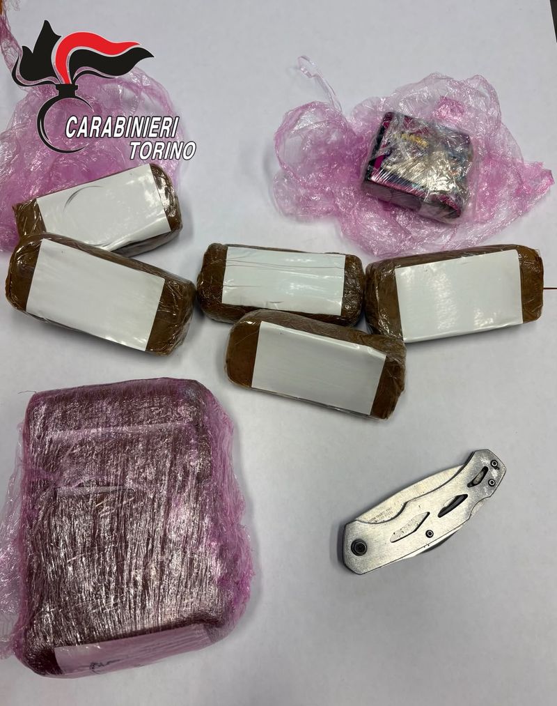 TROFARELLO - Un chilo di hashish da spacciare vicino alla stazione ferroviaria: 23enne arrestato dai carabinieri