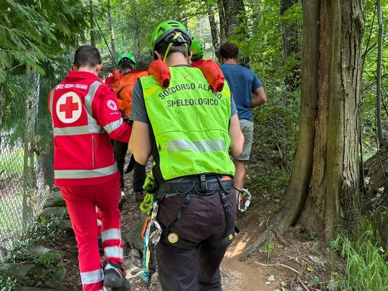 VAL DI CHY - Escursionista si fa male alle Guje di Garavot, intervento di Soccorso alpino e Croce Rossa