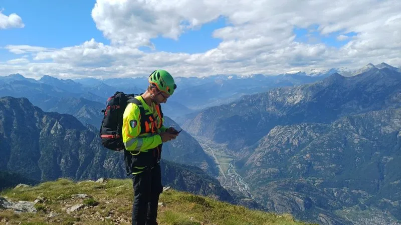 VALCHIUSELLA - Anche elicotteri e droni in azione per ritrovare l'alpinista disperso quasi un mese fa