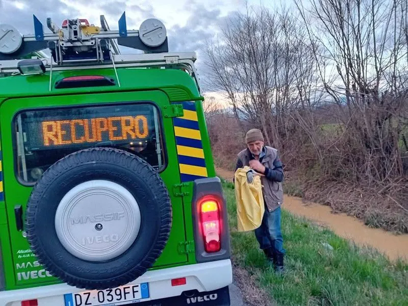 VENARIA - Airone Cinerino con un'ala spezzata rimane intrappolato tra i rovi: salvato dai volontari Aib di CAFASSE - FOTO