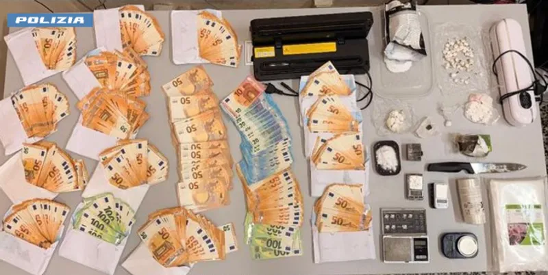 VENARIA - Hashish, cocaina e materiale per il confenzionamento: arrestata coppia 29enne