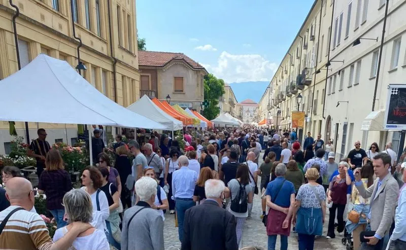 VENARIA - Nuovo record per la «Festa delle Rose»: oltre 29mila visitatori nel Centro Storico - FOTO