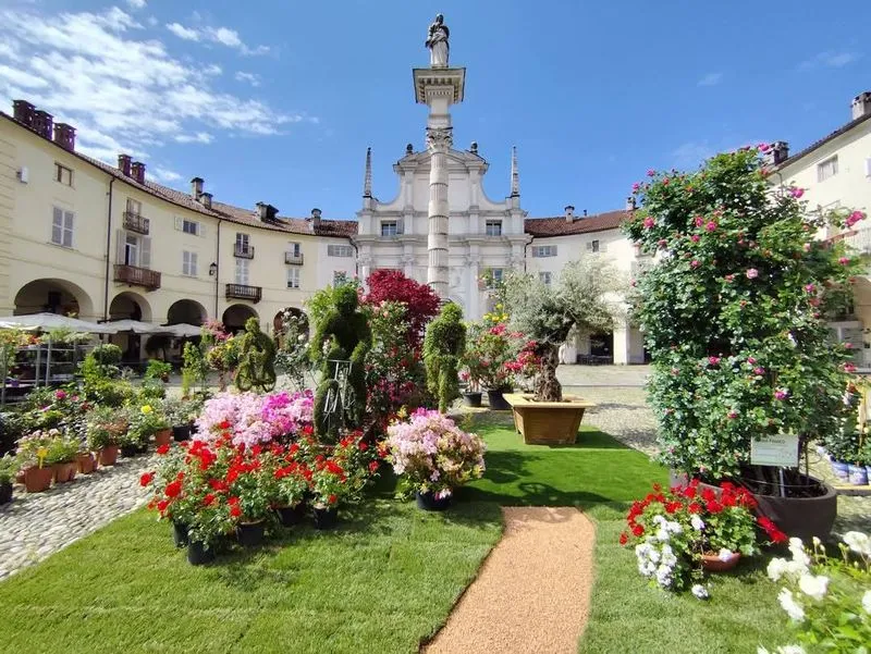 VENARIA - Nuovo record per la «Festa delle Rose»: oltre 29mila visitatori nel Centro Storico - FOTO