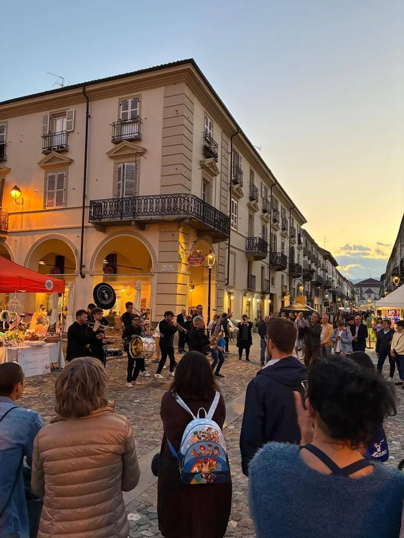 VENARIA - Nuovo record per la «Festa delle Rose»: oltre 29mila visitatori nel Centro Storico - FOTO