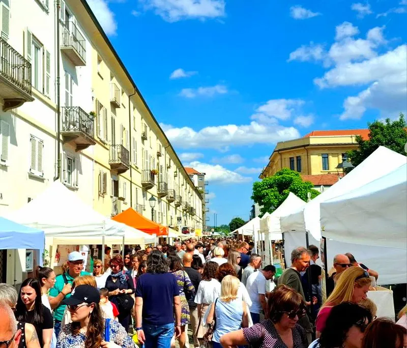 VENARIA - Nuovo record per la «Festa delle Rose»: oltre 29mila visitatori nel Centro Storico - FOTO