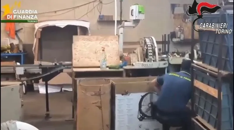 TORINO-VENARIA-CASELLE - Contrabbando di sigarette, sgominata organizzazione criminale: 8 arresti - FOTO E VIDEO