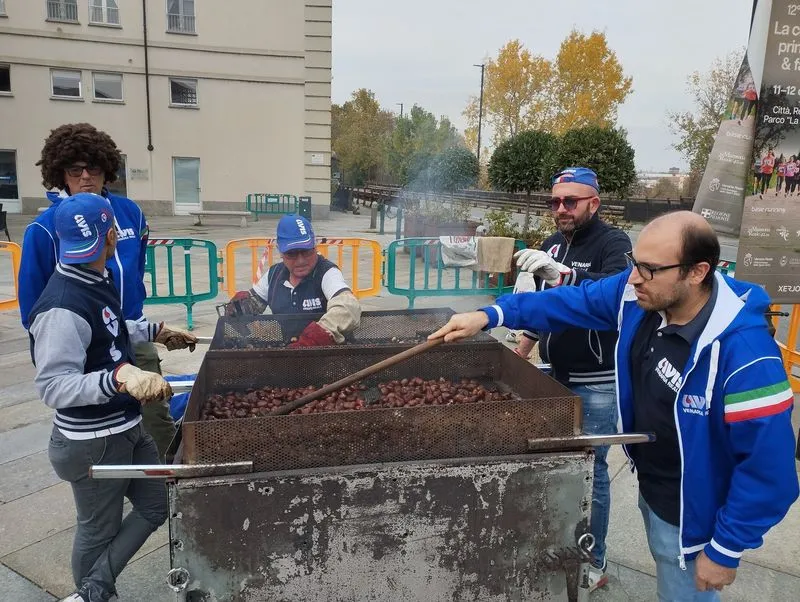 VENARIA - Un 1 Novembre di allegria con la «Castagnata» dell'Avis e il concerto de «I Cavalieri di Zara» - FOTO