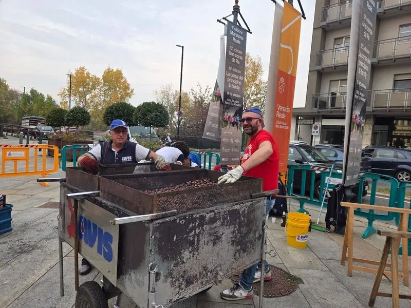 VENARIA - Un 1 Novembre di allegria con la «Castagnata» dell'Avis e il concerto de «I Cavalieri di Zara» - FOTO