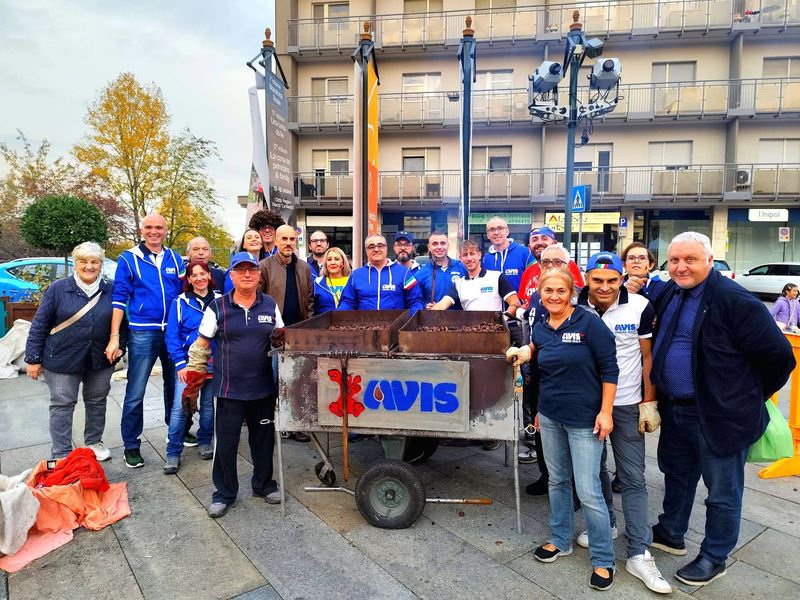 VENARIA - Il 1 novembre in piazza Vittorio torna l'appuntamento con la «Castagnata dell’Avis»