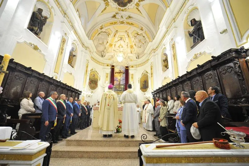 VENARIA - A Castronovo di Sicilia le celebrazioni del Santissimo Crocifisso: rinnovato il gemellaggio - FOTO