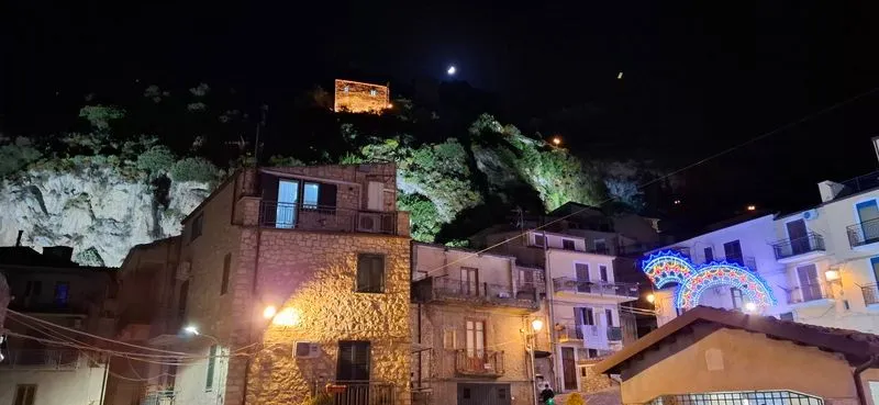 VENARIA - A Castronovo di Sicilia le celebrazioni del Santissimo Crocifisso: rinnovato il gemellaggio - FOTO