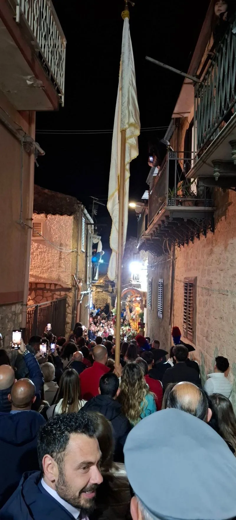VENARIA - A Castronovo di Sicilia le celebrazioni del Santissimo Crocifisso: rinnovato il gemellaggio - FOTO