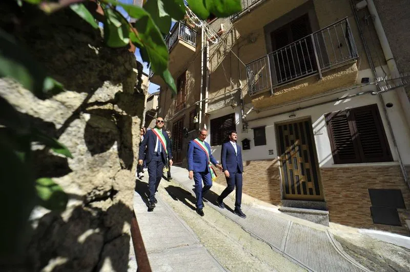 VENARIA - A Castronovo di Sicilia le celebrazioni del Santissimo Crocifisso: rinnovato il gemellaggio - FOTO