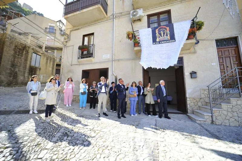 VENARIA - A Castronovo di Sicilia le celebrazioni del Santissimo Crocifisso: rinnovato il gemellaggio - FOTO