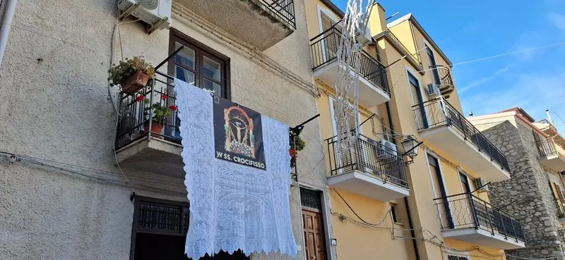 VENARIA - A Castronovo di Sicilia le celebrazioni del Santissimo Crocifisso: rinnovato il gemellaggio - FOTO