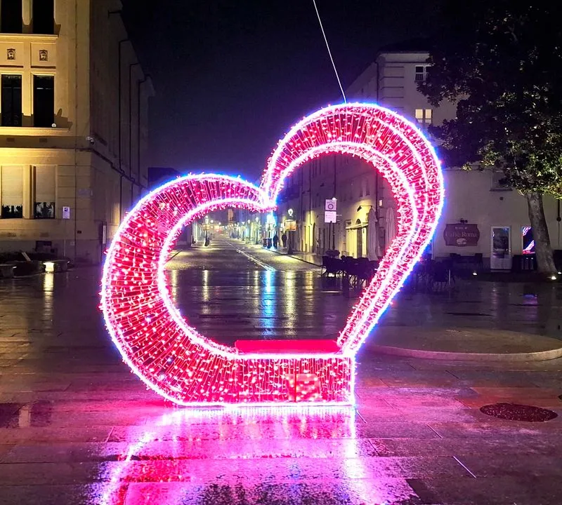 VENARIA - Per celebrare San Valentino torna il «Cuore gigante» in piazza Vittorio Veneto