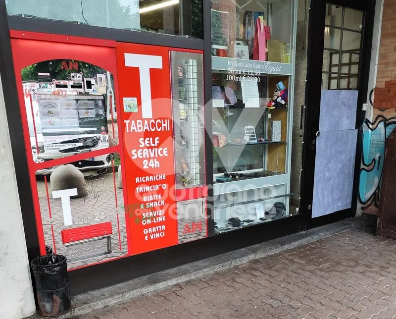 VENARIA - Furto alla tabaccheria del «Centro Commerciale»: due denunciati grazie alle telecamere