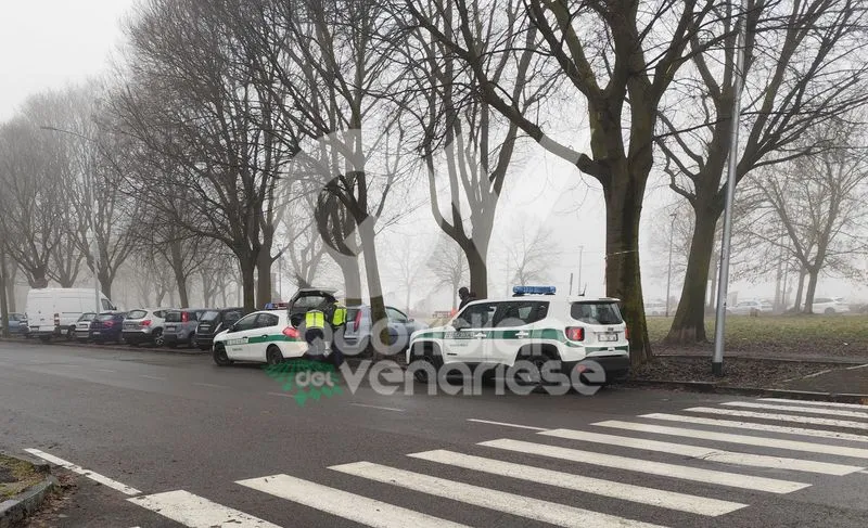 INCIDENTE A VENARIA - Donna investita da un'auto in corso Matteotti mentre attraversa la strada