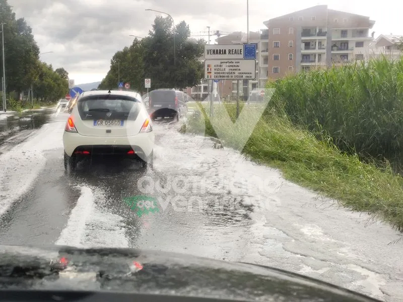 GRANDINATA A VENARIA, DRUENTO E COLLEGNO - Strade imbiancate: disagi anche in tangenziale - FOTO