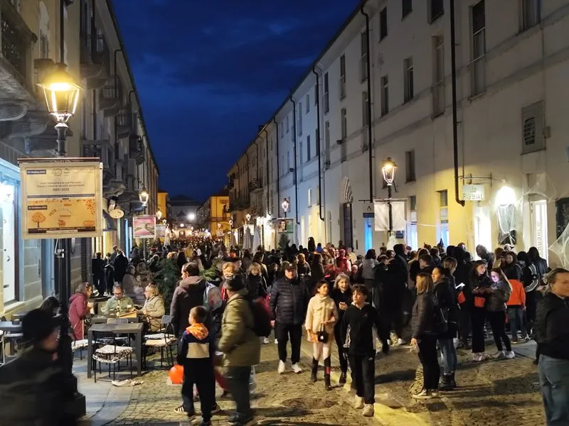 VENARIA-DRUENTO - Musica, allegria, maschere e... «dolcetto o scherzetto?»: il successo di Halloween - FOTO