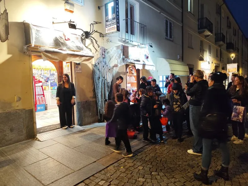 VENARIA-DRUENTO - Musica, allegria, maschere e... «dolcetto o scherzetto?»: il successo di Halloween - FOTO