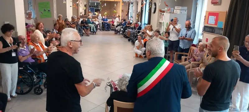 VENARIA - Grande festa alla «Piccola Reggia» per i primi cento anni della signora Filomena Fiorentino - FOTO
