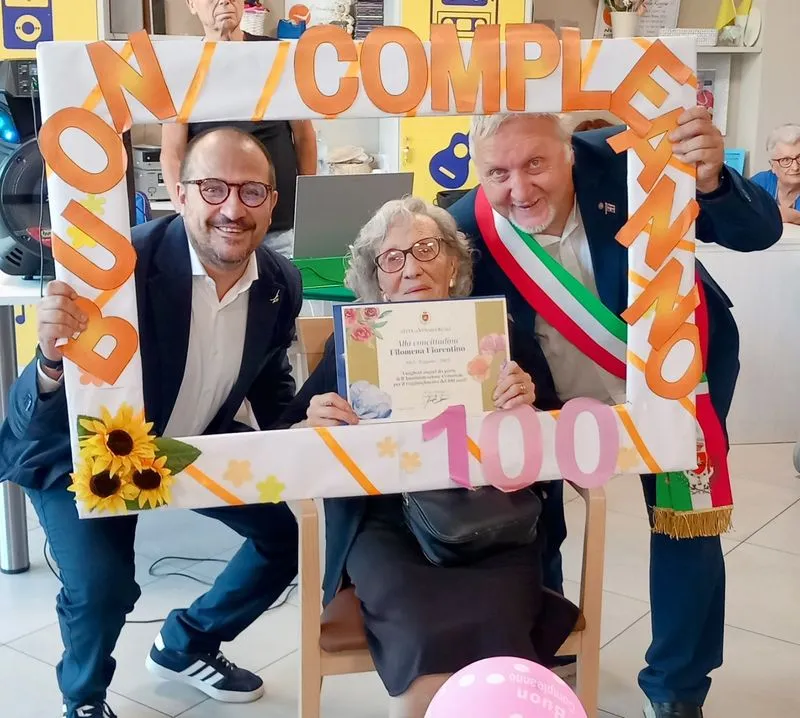 VENARIA - Grande festa alla «Piccola Reggia» per i primi cento anni della signora Filomena Fiorentino - FOTO