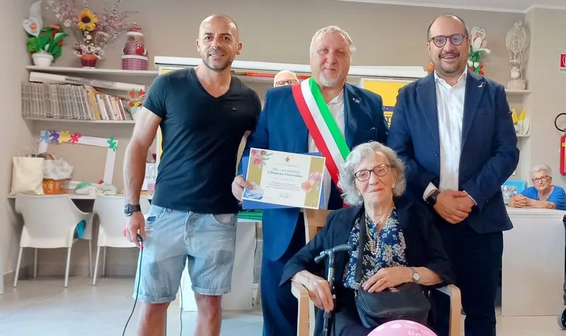 VENARIA - Grande festa alla «Piccola Reggia» per i primi cento anni della signora Filomena Fiorentino - FOTO