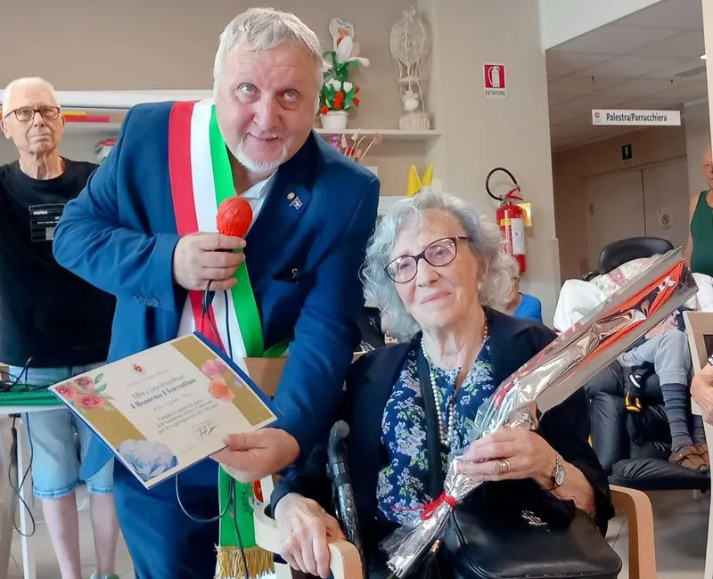 VENARIA - Grande festa alla «Piccola Reggia» per i primi cento anni della signora Filomena Fiorentino - FOTO
