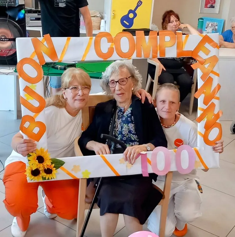 VENARIA - Grande festa alla «Piccola Reggia» per i primi cento anni della signora Filomena Fiorentino - FOTO