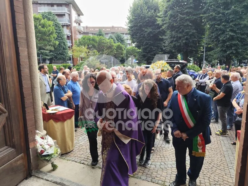 VENARIA - Lacrime, commozione e i palloncini del suo Asilo: l'ultimo saluto a Ernestino Balma - FOTO E VIDEO