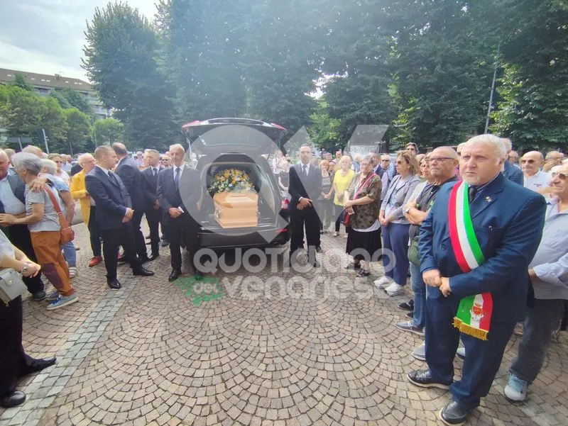 VENARIA - Lacrime, commozione e i palloncini del suo Asilo: l'ultimo saluto a Ernestino Balma - FOTO E VIDEO