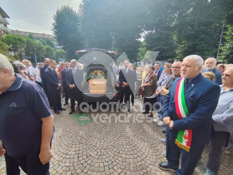 VENARIA - Lacrime, commozione e i palloncini del suo Asilo: l'ultimo saluto a Ernestino Balma - FOTO E VIDEO