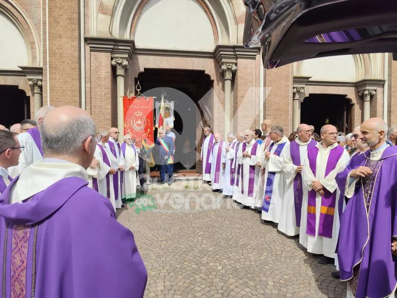 VENARIA - Lacrime, commozione e i palloncini del suo Asilo: l'ultimo saluto a Ernestino Balma - FOTO E VIDEO