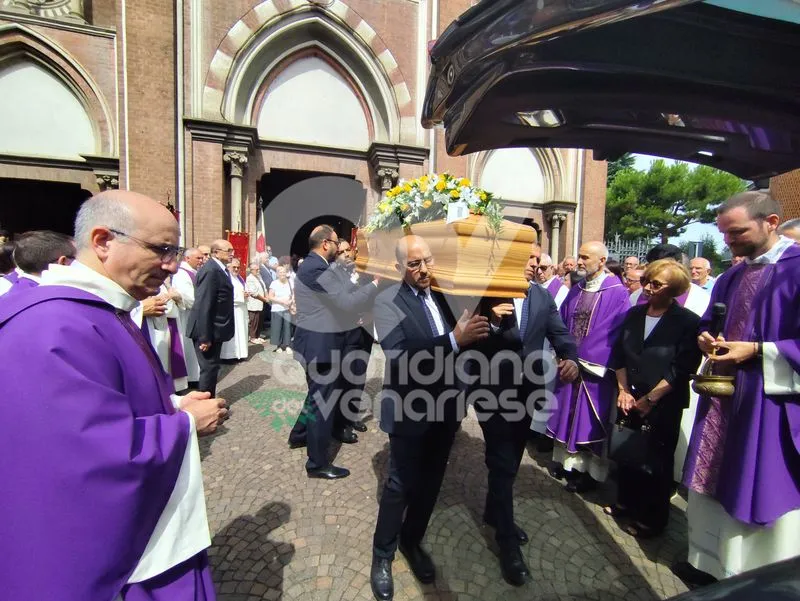 VENARIA - Lacrime, commozione e i palloncini del suo Asilo: l'ultimo saluto a Ernestino Balma - FOTO E VIDEO