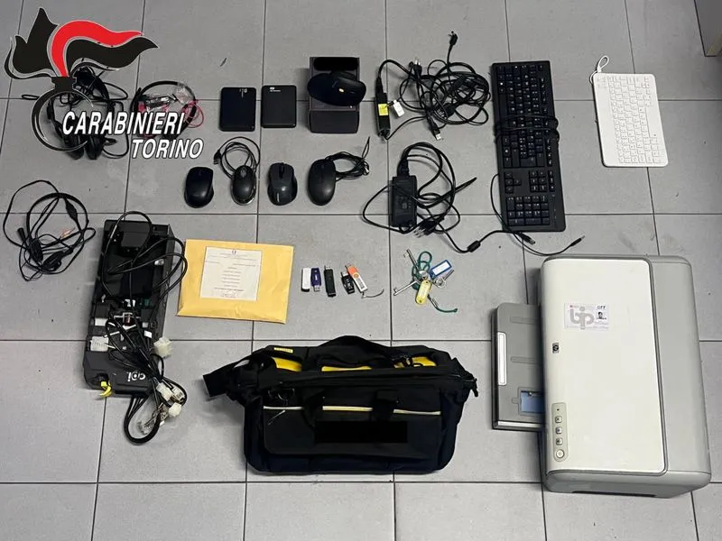 VENARIA - Furti nelle scuole cittadine, 42enne arrestato: è la seconda volta nel giro di un mese - FOTO