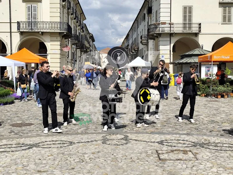 VENARIA - Centro Storico invaso di profumi per la «Festa delle Rose» e «Fragranzia»: IL PROGRAMMA DI DOMENICA - FOTO