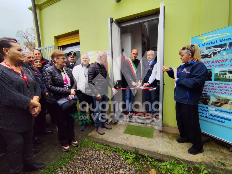 VENARIA - La «nuova casa» dell'associazione «296 Model» è in via Amati: grande festa al taglio del nastro - FOTO