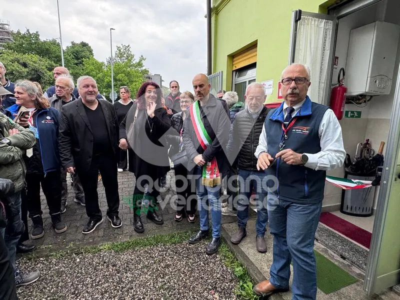 VENARIA - La «nuova casa» dell'associazione «296 Model» è in via Amati: grande festa al taglio del nastro - FOTO