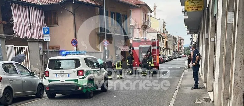 INCENDIO A VENARIA - A fuoco un bidone della differenziata in via Sciesa - FOTO