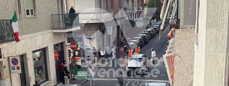 INCIDENTE A VENARIA - Scontro auto-scooter in via Palestro: un ferito - FOTO