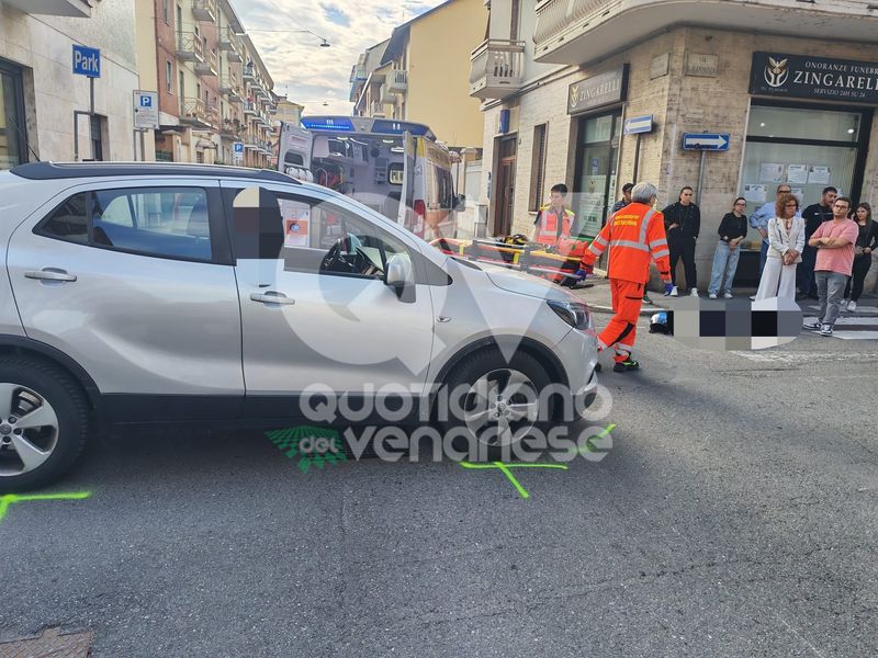 INCIDENTE A VENARIA - Scontro auto-scooter in via Palestro: un ferito - FOTO